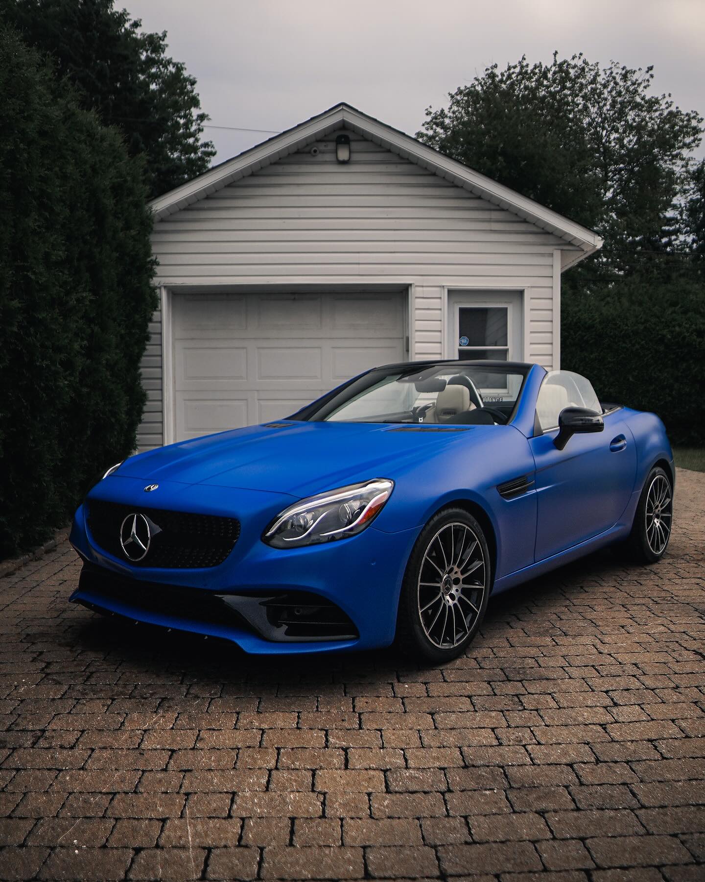 Mercedes Benz SLC300, Bleu foncé satin